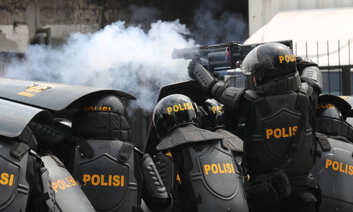 Indonezijska policija suzavcem i vodenim topovima tjerala prosvjednike